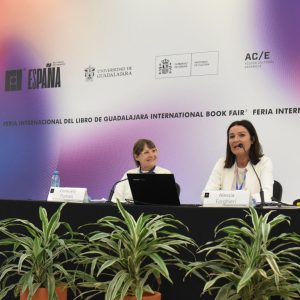 Alessia Forghieri y Consuelo Damasi en la serie de conferencias "Narrativas, gráfica y metáforas desde los 100 lenguajes de los niños" en la FIL Guadalajara